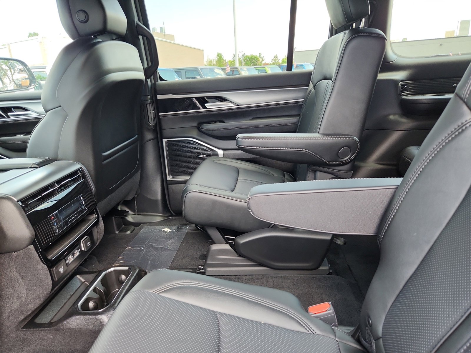 New 2025 Jeep Wagoneer Series II w/ HD Trailer Tow Package image 17