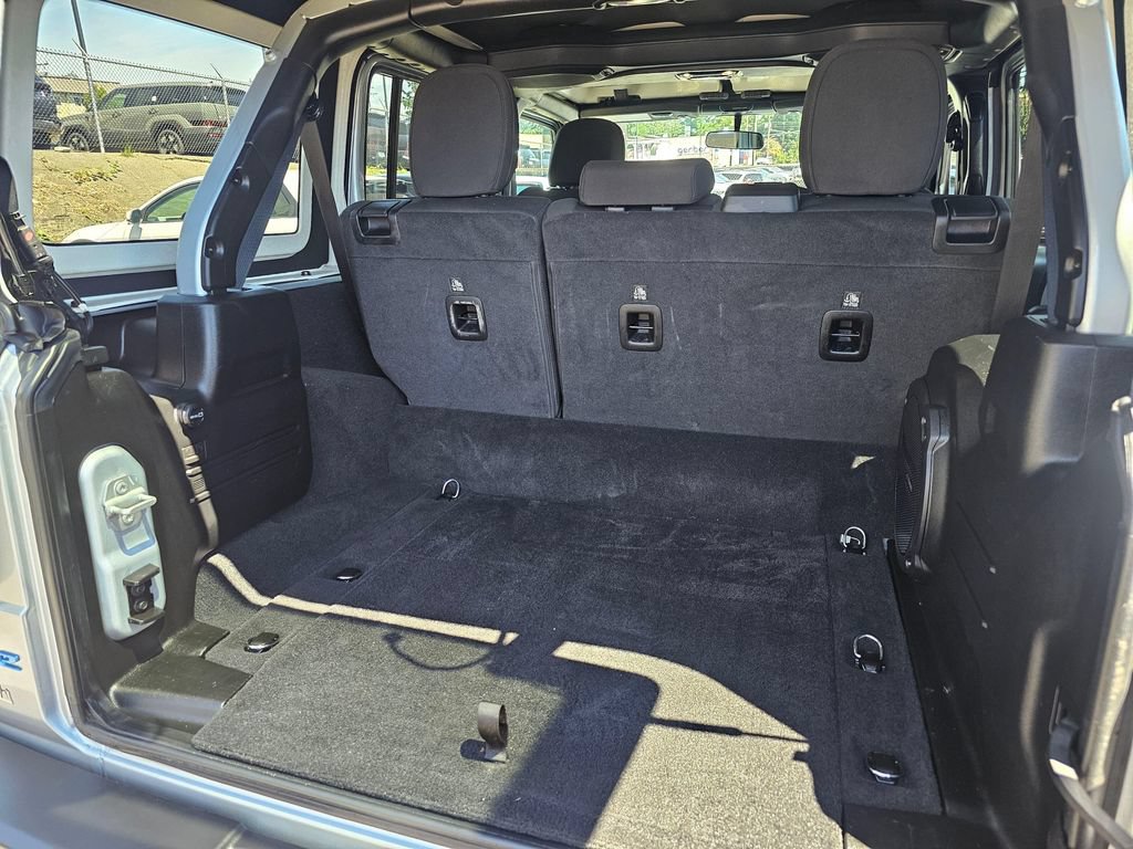 Used 2023 Jeep Wrangler Unlimited w/ Cold Weather Group AWD/4WD image 15