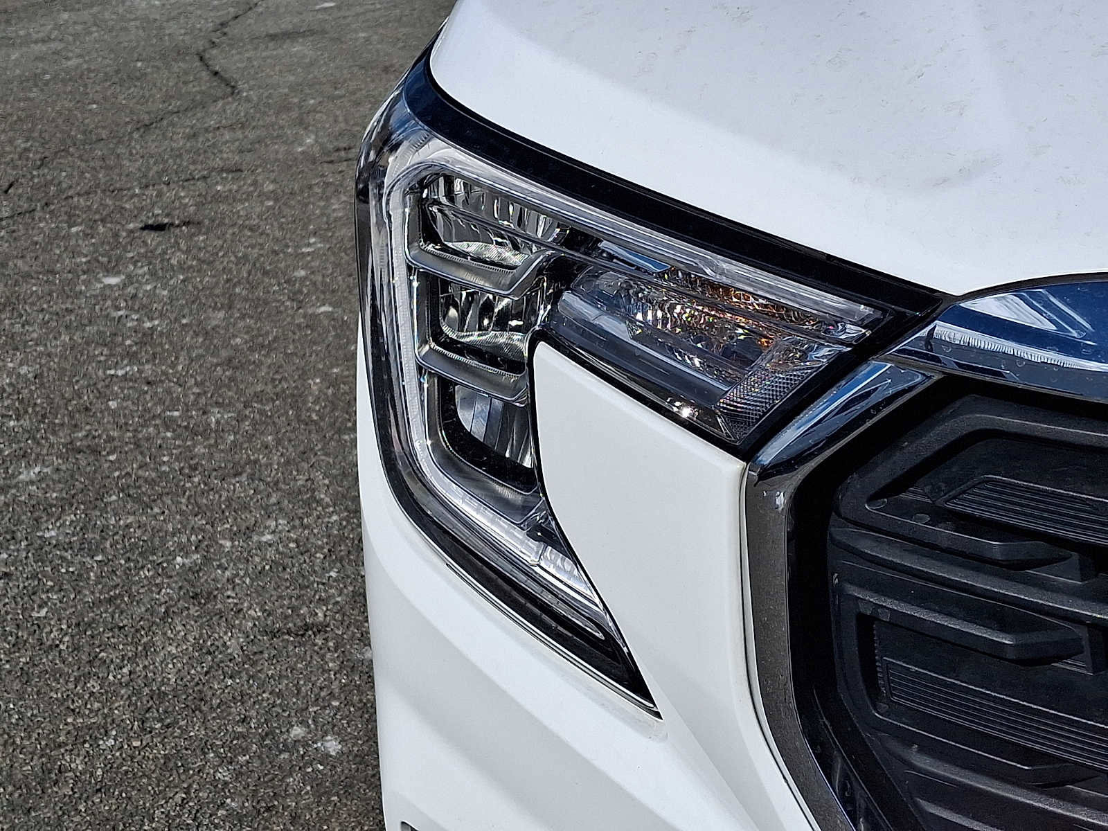 Used 2024 GMC Terrain SLE w/ Driver Convenience Package image 9