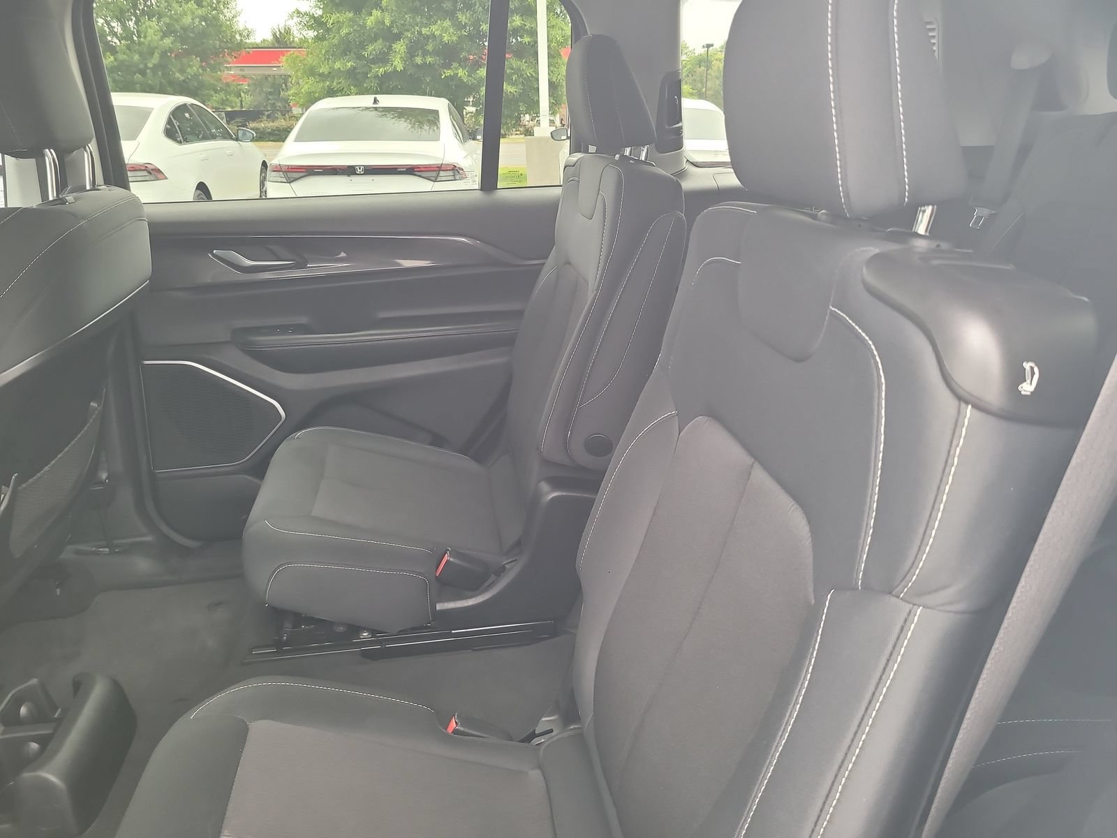 Used 2022 Jeep Grand Cherokee L Laredo w/ Luxury Tech Group I AWD/4WD image 23