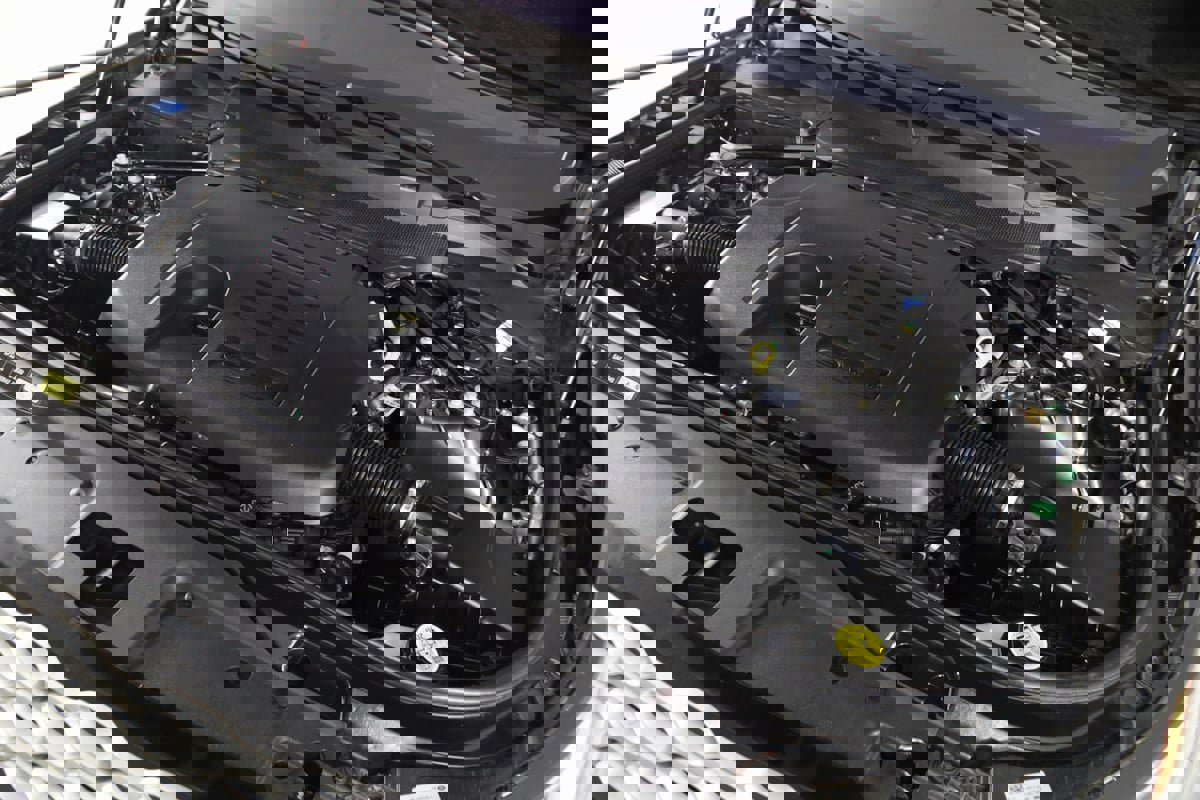 Used 2023 Land Rover Discovery Metropolitan Edition image 23