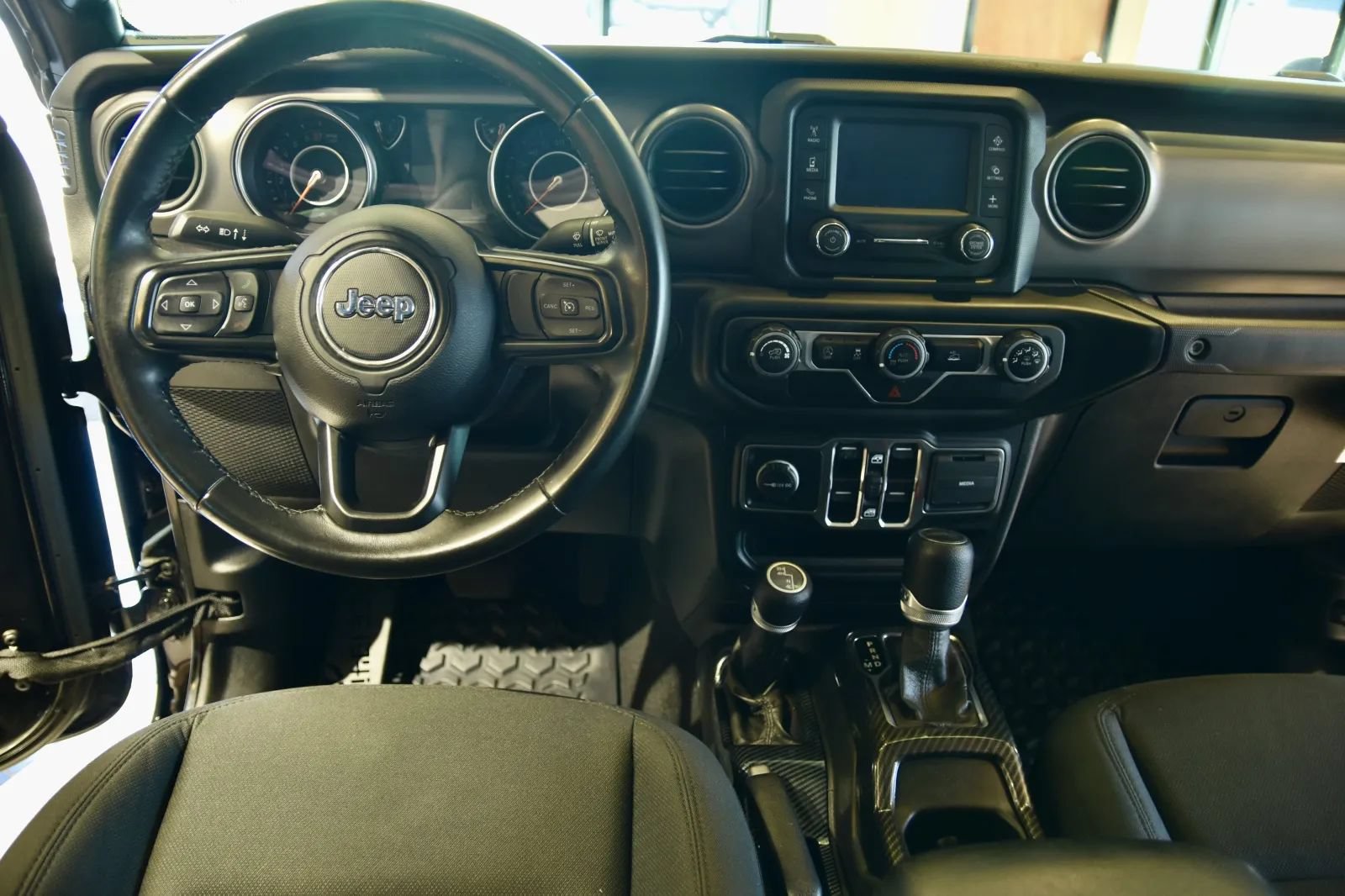 Used 2021 Jeep Gladiator Sport AWD/4WD image 14