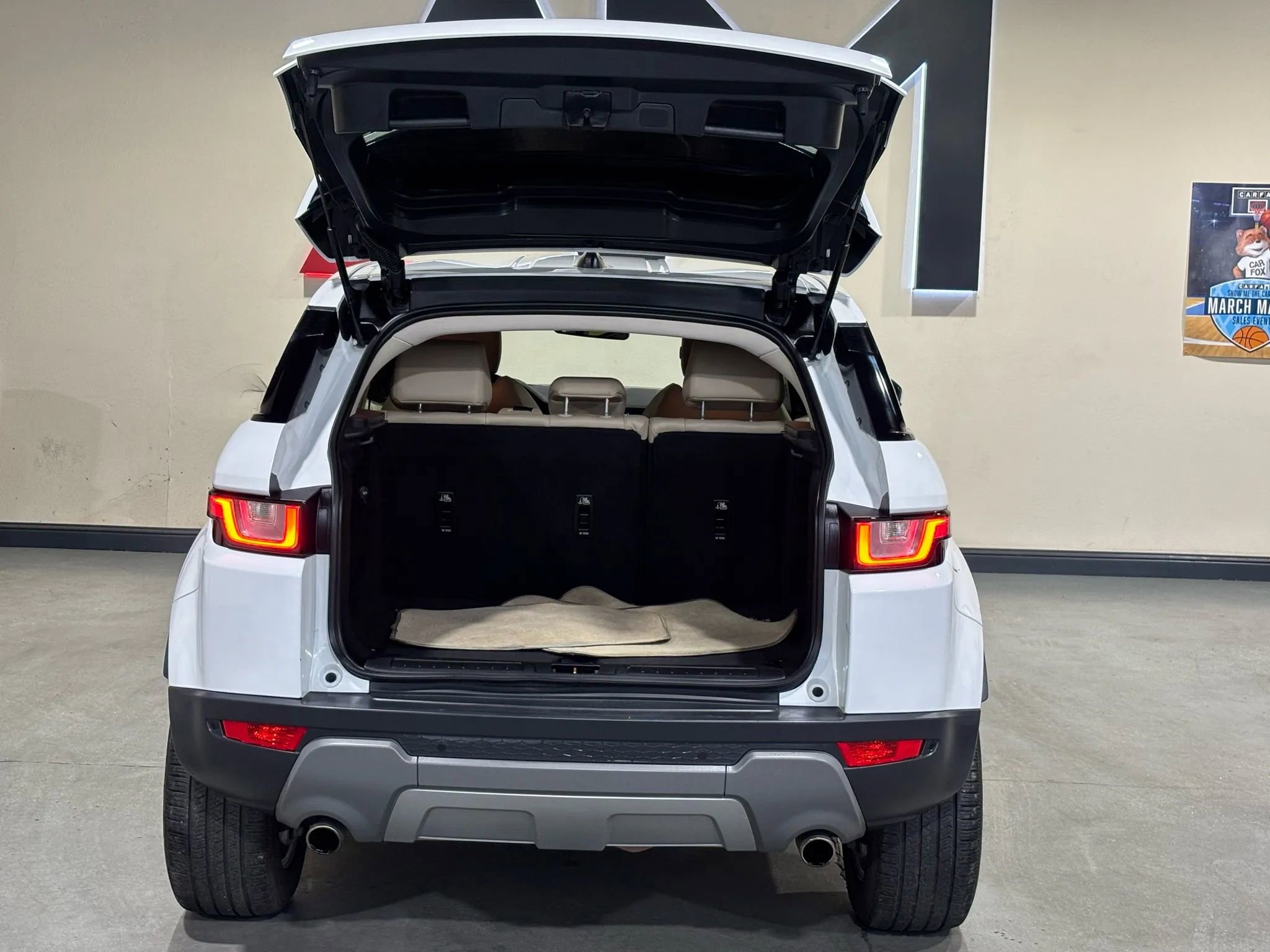 Used 2018 Land Rover Range Rover Evoque image 9