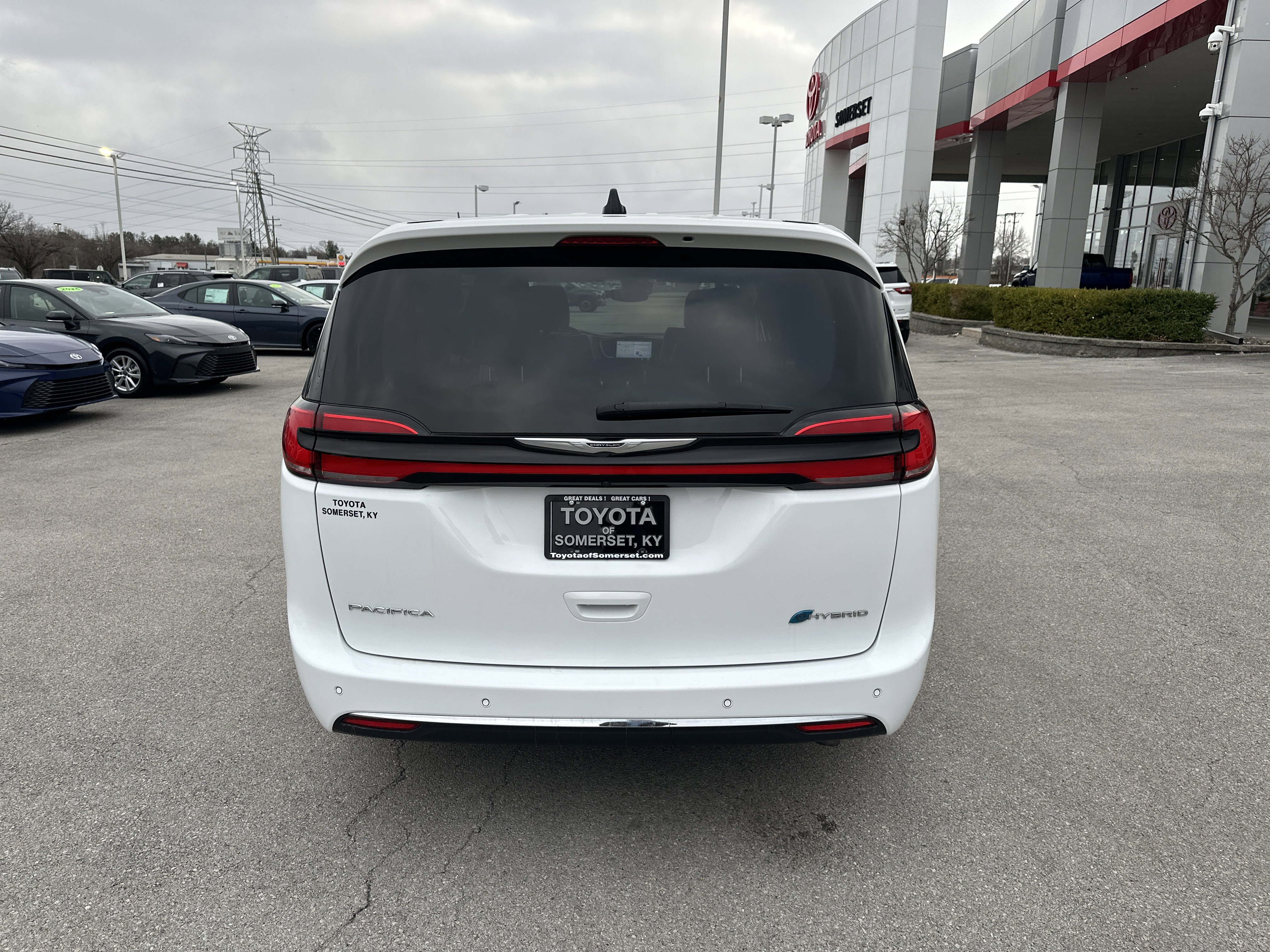 Used 2023 Chrysler Pacifica Touring-L image 6