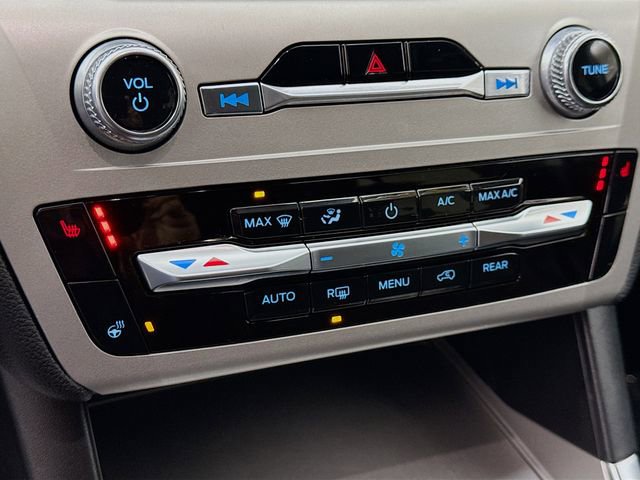 Used 2022 Ford Explorer XLT w/ Equipment Group 202A image 16