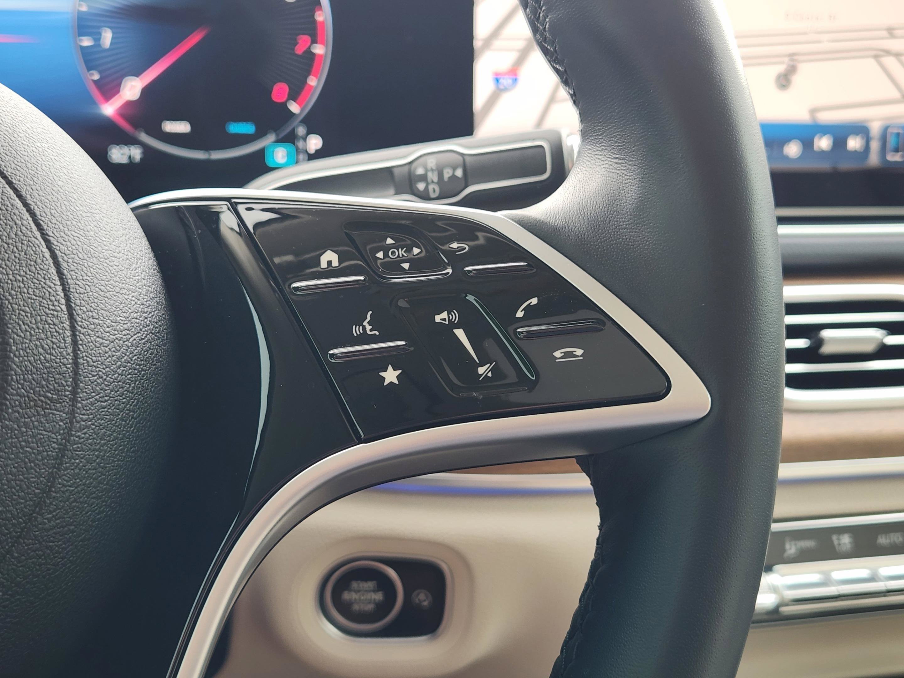 Certified 2025 Mercedes-Benz GLS 450 4MATIC image 22