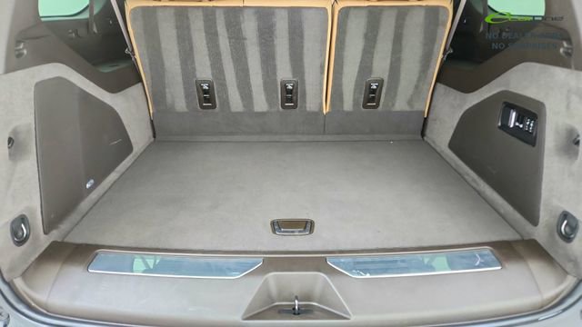 Used 2023 Cadillac Escalade ESV Premium Luxury image 15