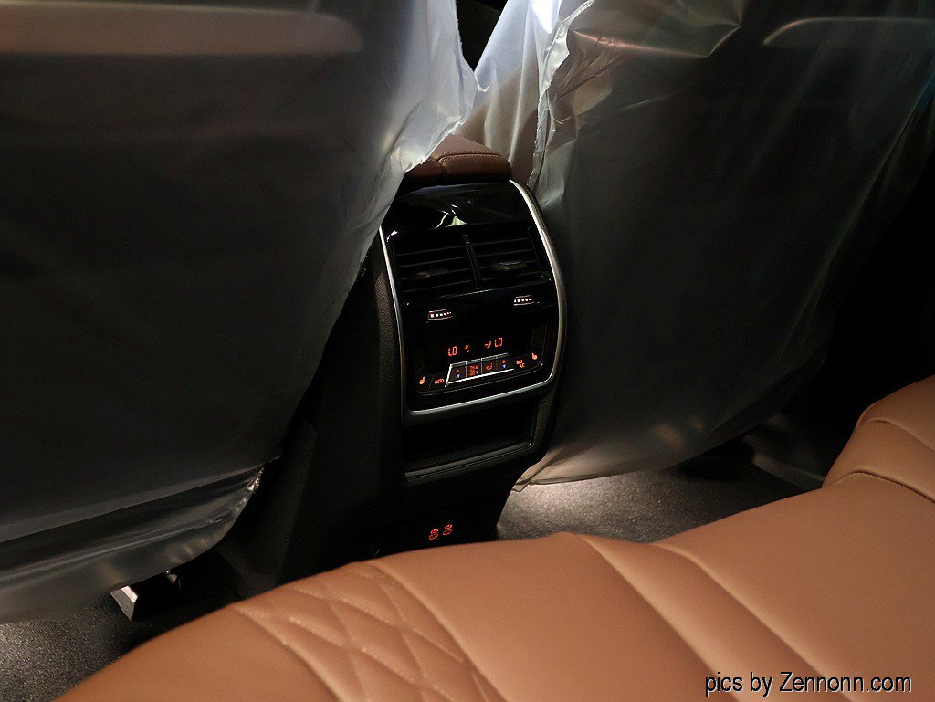 Used 2027 BMW X7 xDrive40i w/ Executive Package AWD/4WD image 15