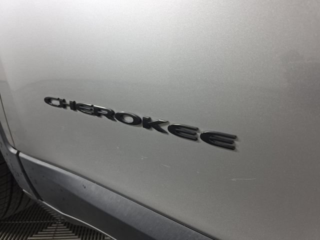 Used 2017 Jeep Cherokee High Altitude AWD/4WD image 11