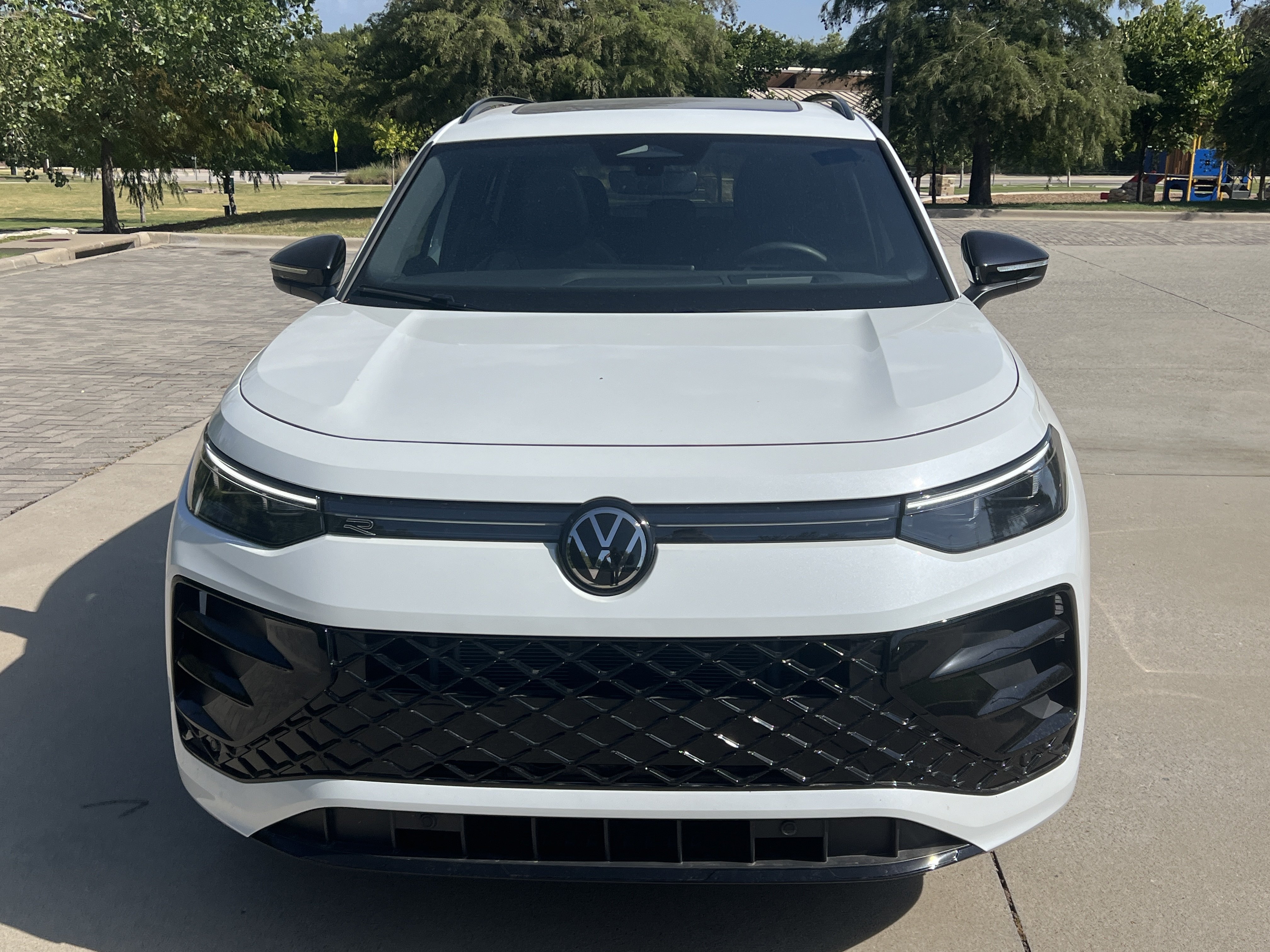 Certified 2026 Volkswagen Tiguan SE R-Line FWD image 3