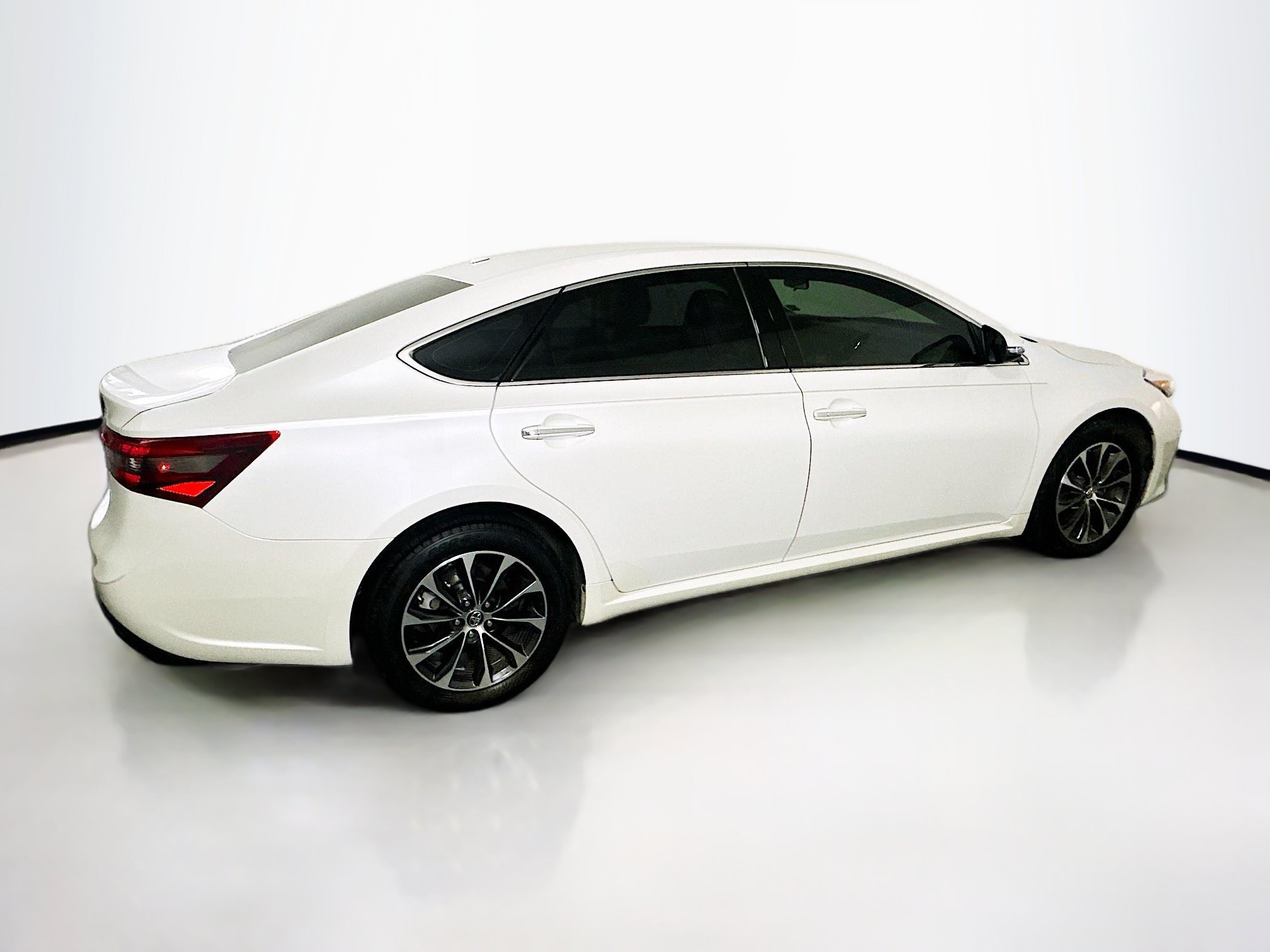Used 2016 Toyota Avalon XLE FWD image 10