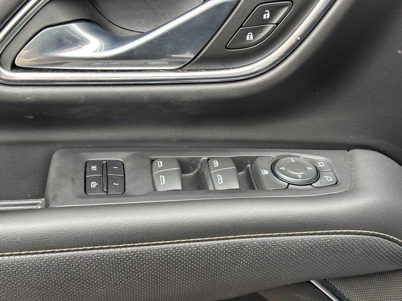 Used 2023 GMC Yukon SLT image 17