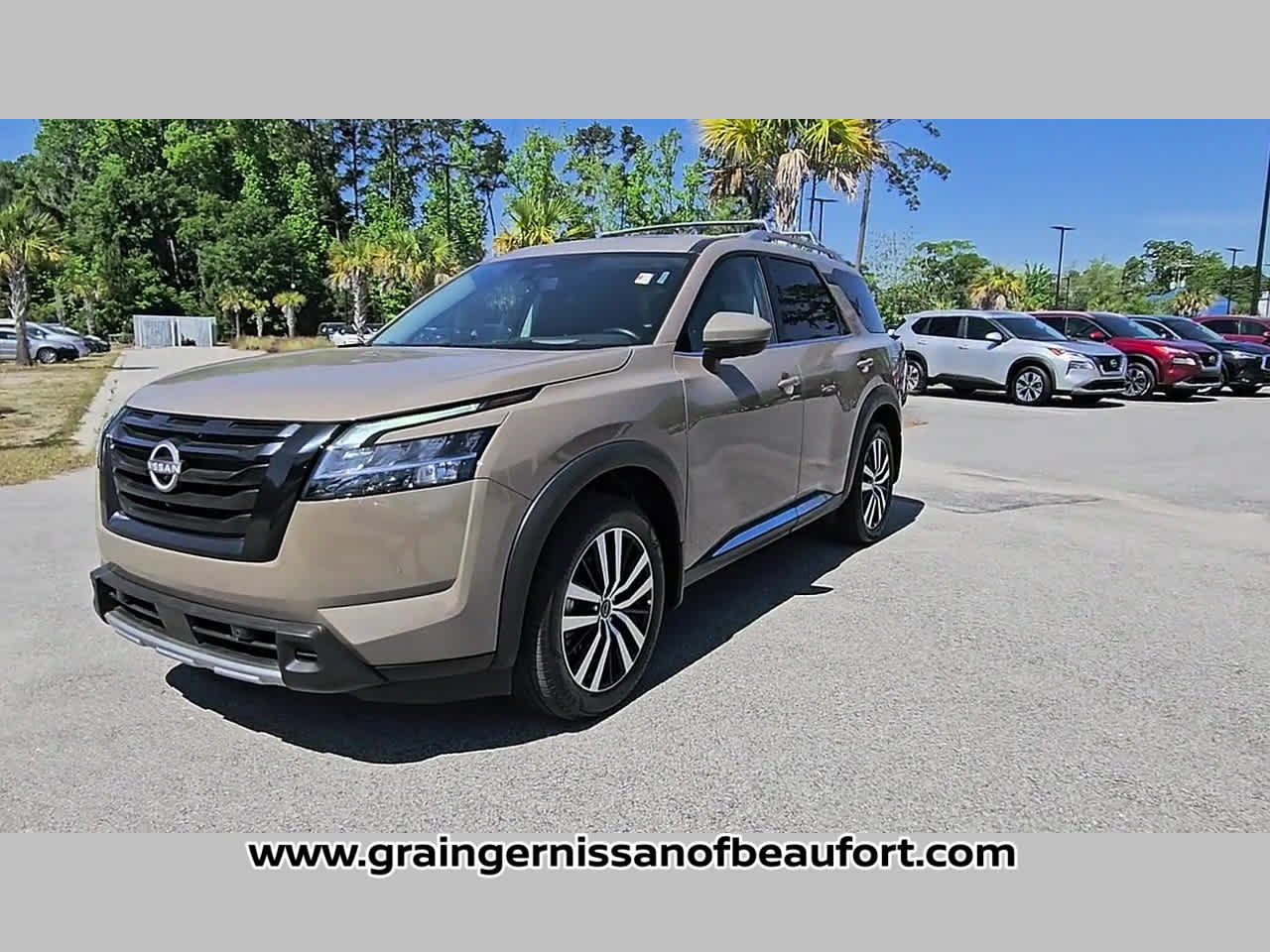 Used 2023 Nissan Pathfinder Platinum w/ Black Appearance Package image 20