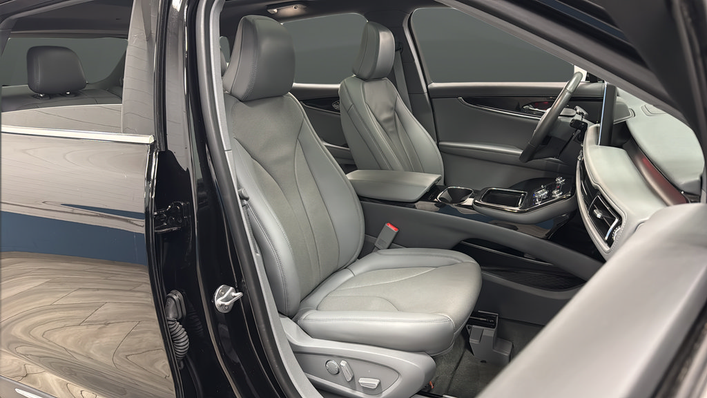 Used 2023 Lincoln Nautilus Reserve AWD/4WD image 23