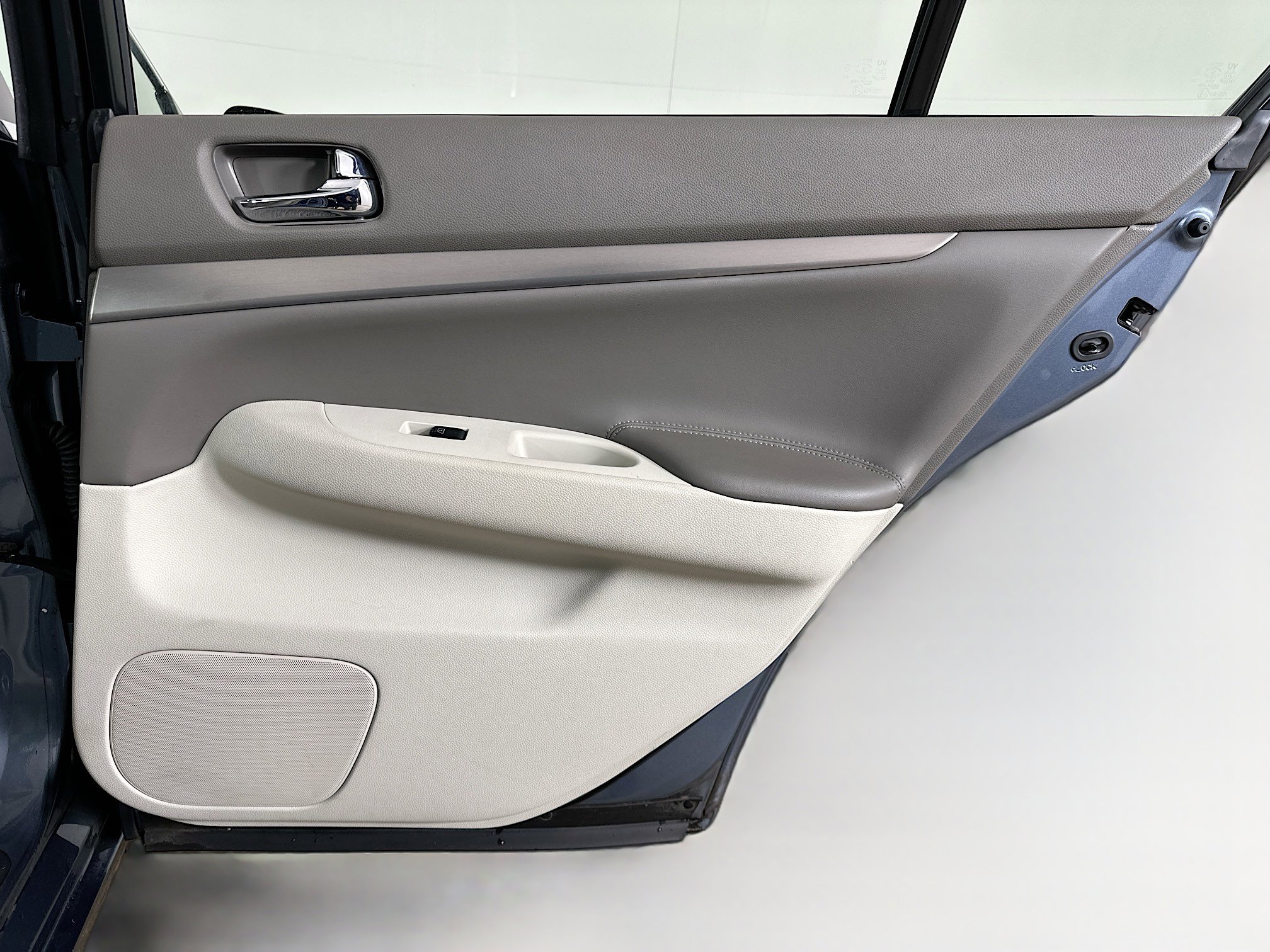 Used 2010 INFINITI G37 Journey w/ Premium Pkg image 30