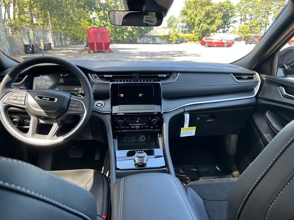 New 2025 Jeep Grand Cherokee Altitude image 21