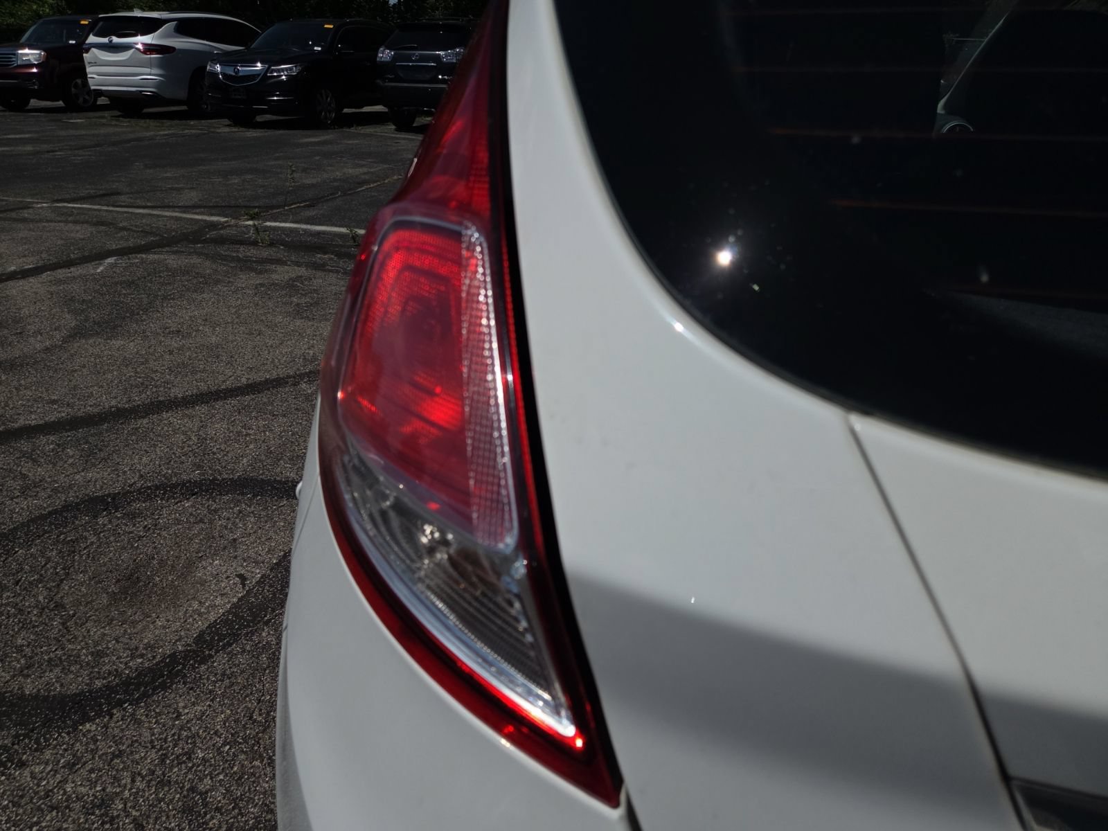 Used 2014 Ford Fiesta Titanium FWD image 9