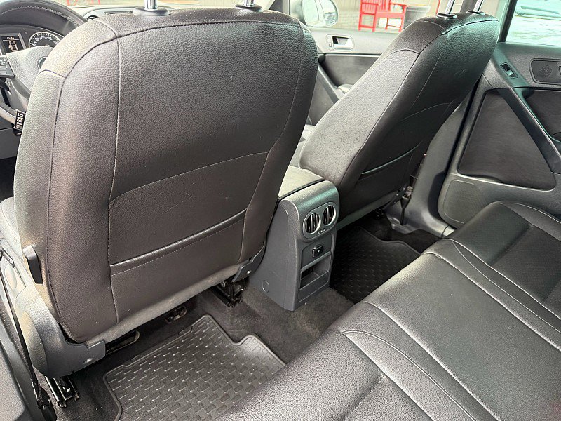 Used 2012 Volkswagen Tiguan SE image 17