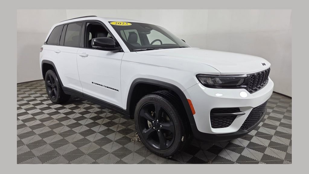 Used 2023 Jeep Grand Cherokee Altitude image 1