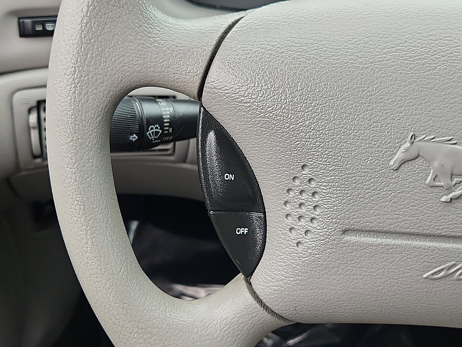 Used 1999 Ford Mustang Coupe image 26