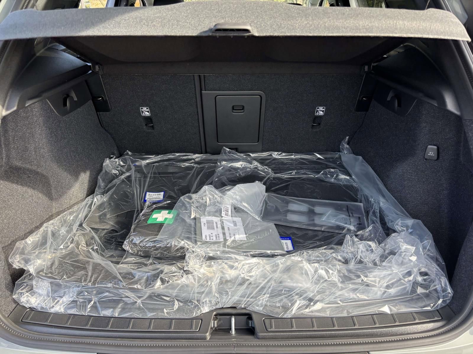 New 2026 Volvo XC40 B5 Plus w/ Protection Package Premier AWD/4WD image 9