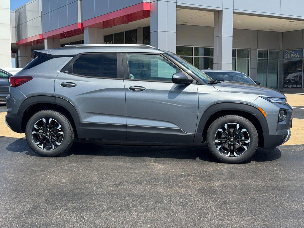 Used 2021 Chevrolet TrailBlazer LT w/ Convenience Package image 2