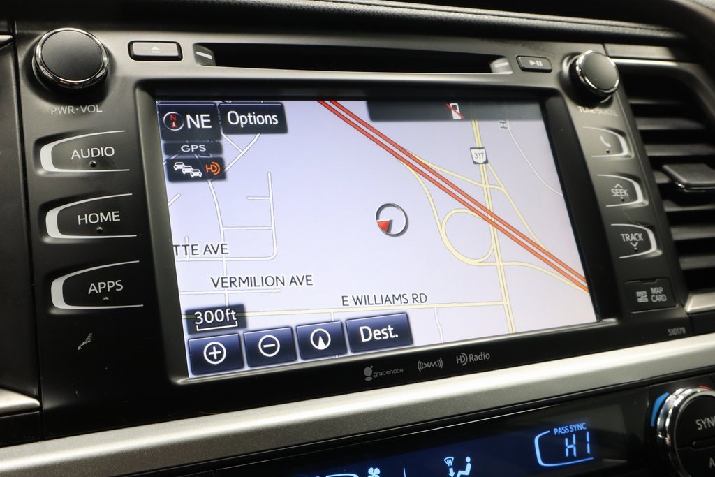 Used 2018 Toyota Highlander XLE image 3