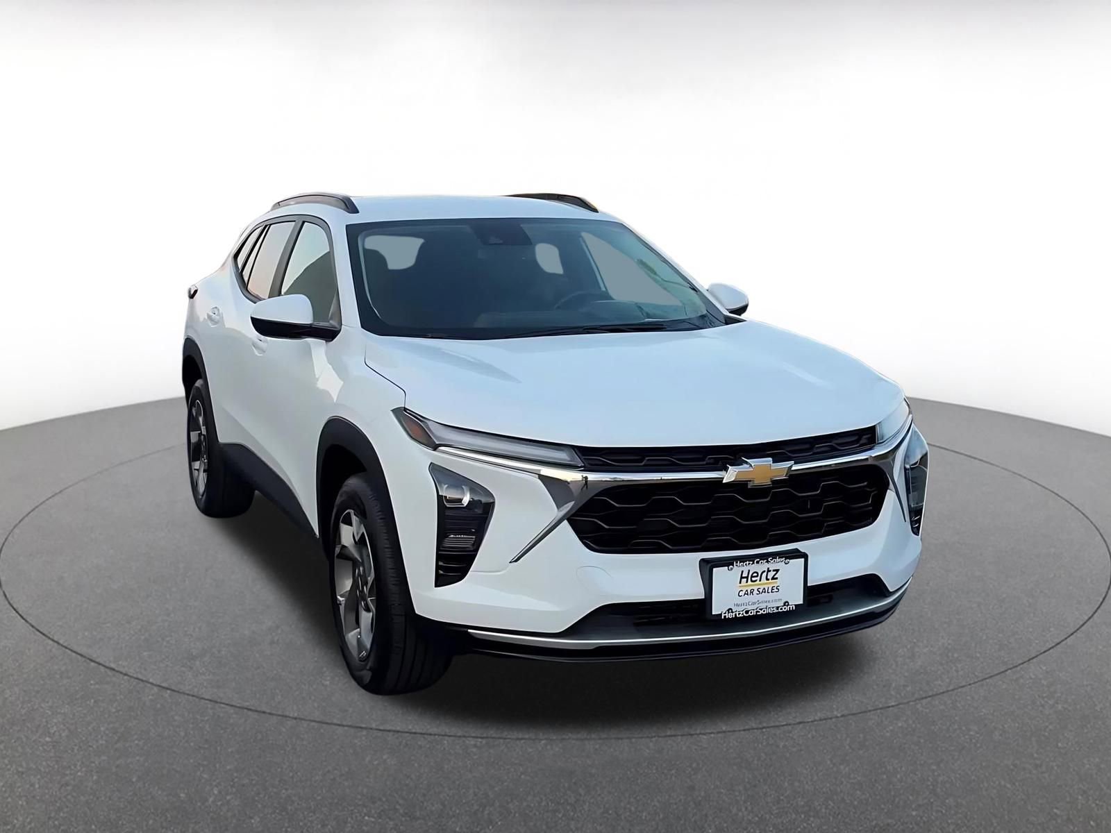 Used 2025 Chevrolet Trax LT w/ LT Convenience Package image 3