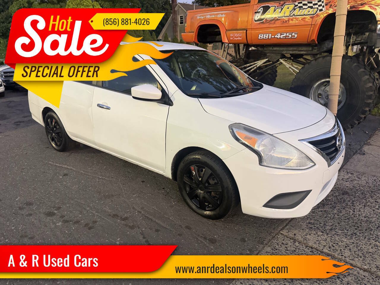 Used 2016 Nissan Versa SV FWD image 1
