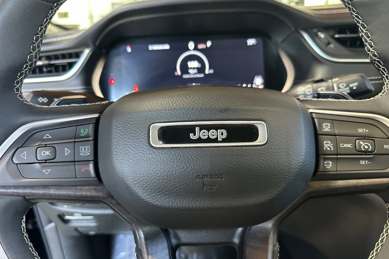 Used 2023 Jeep Grand Cherokee Limited w/ Trailer Tow Prep Group (B) AWD/4WD image 14