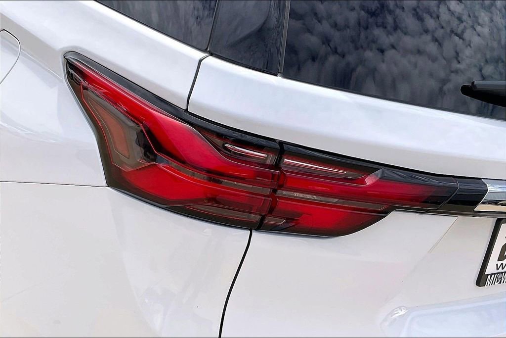 Used 2023 Chevrolet Traverse LT FWD image 30