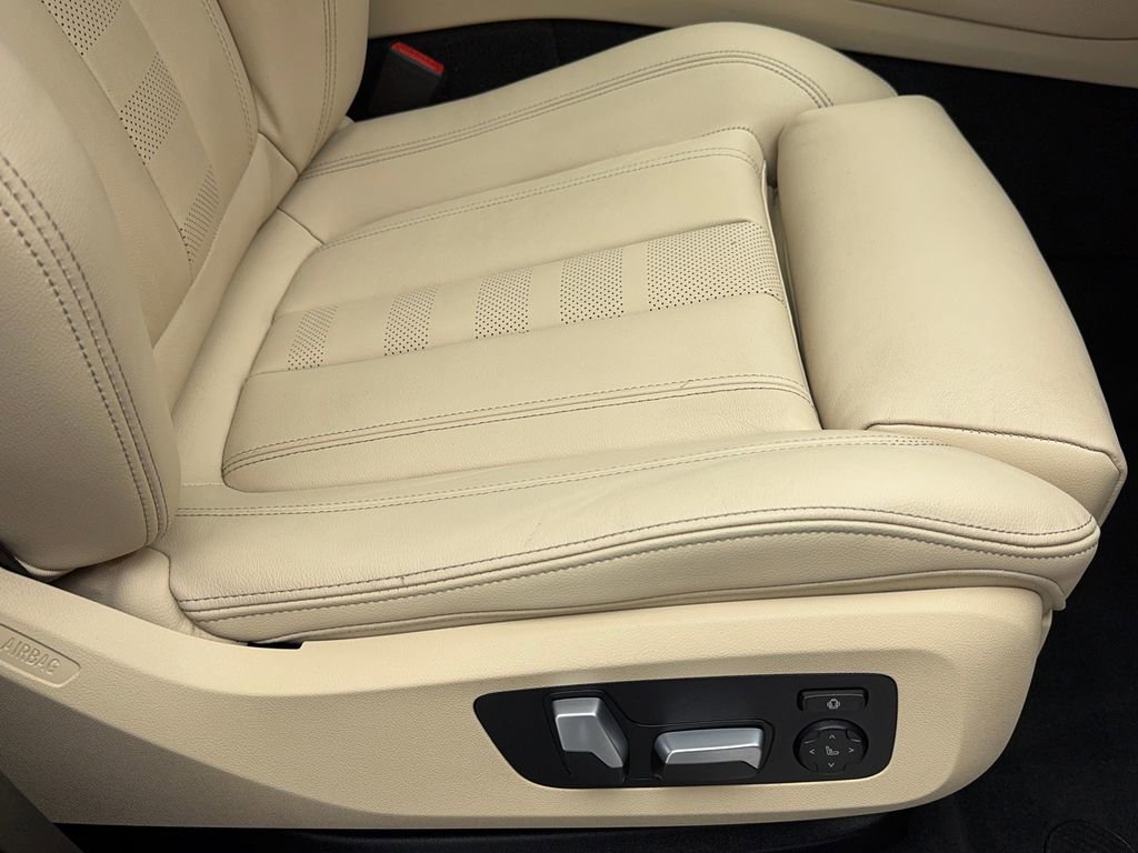 Used 2021 BMW X6 xDrive40i w/ M Sport Package image 49