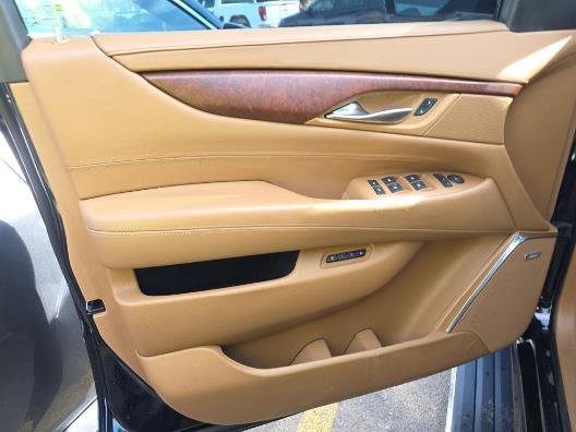 Used 2017 Cadillac Escalade Platinum image 9