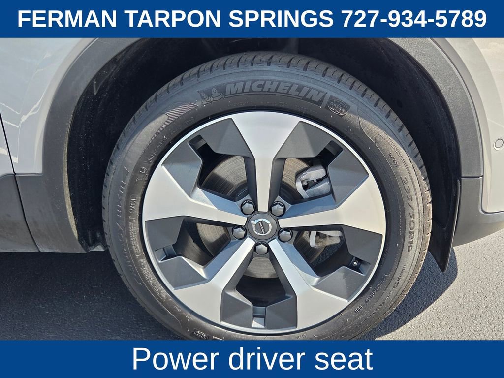 Certified 2025 Volvo XC40 B5 Plus image 12