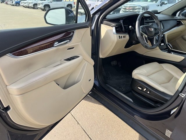 Used 2018 Cadillac XT5 Luxury w/ Driver Awareness Package image 9