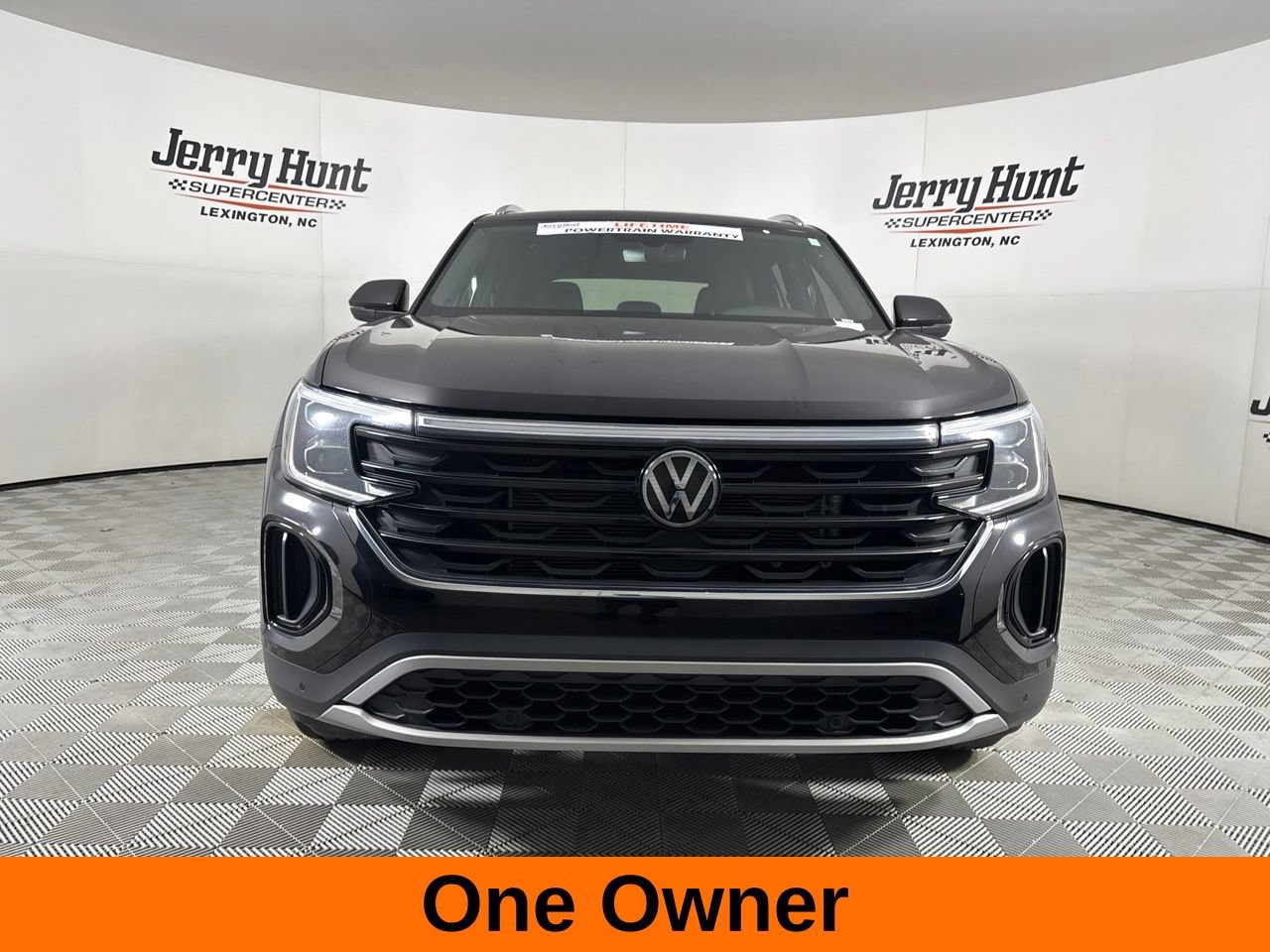 Used 2024 Volkswagen Atlas Cross Sport SE w/ Panoramic Sunroof Package FWD image 3