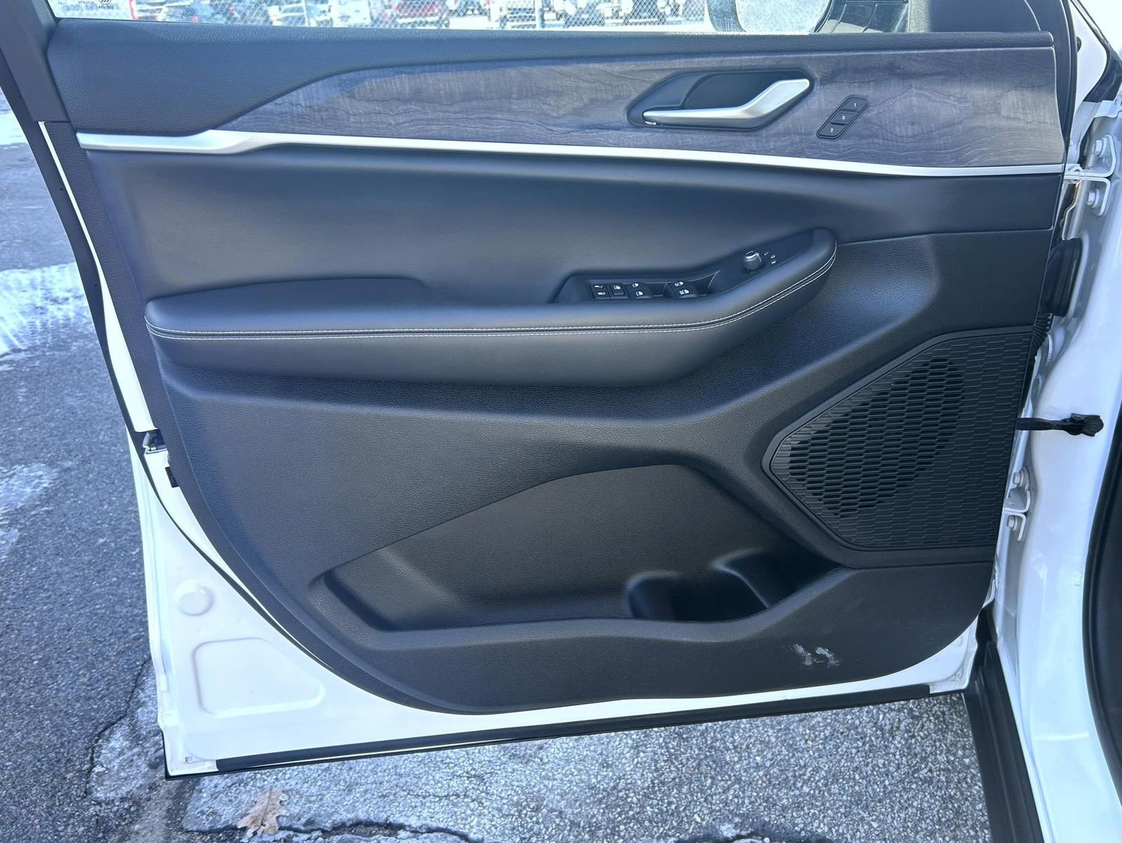 Used 2023 Jeep Grand Cherokee Limited image 9