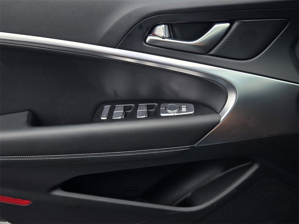 Certified 2025 Genesis G70 2.5T image 28