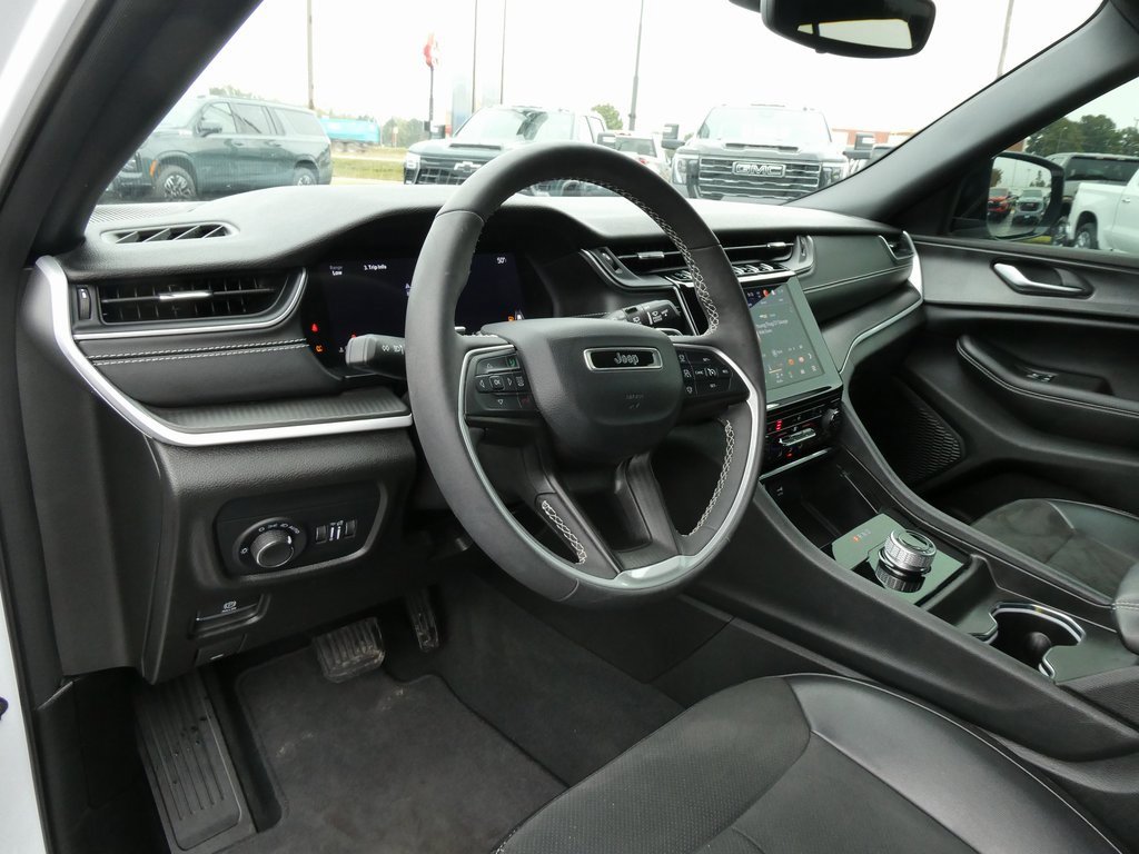 Used 2024 Jeep Grand Cherokee Altitude image 20