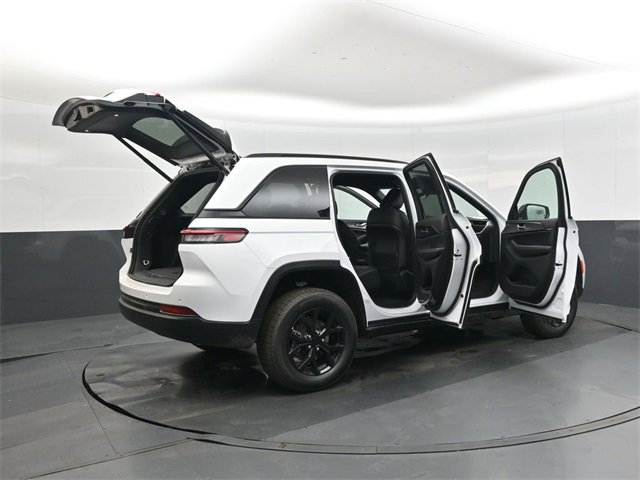 New 2025 Jeep Grand Cherokee Laredo image 46