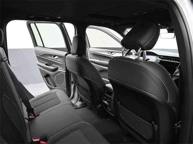 New 2025 Jeep Grand Cherokee Laredo image 21