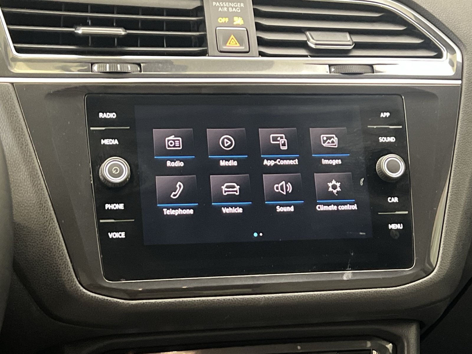 Used 2018 Volkswagen Tiguan SE AWD/4WD image 18