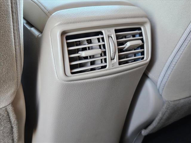 Used 2015 Nissan Rogue SV image 16