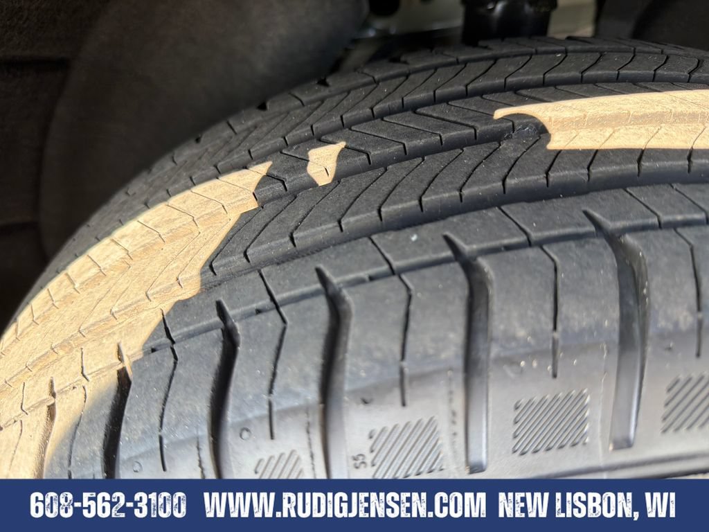 Used 2026 Chevrolet Equinox LT AWD/4WD image 27