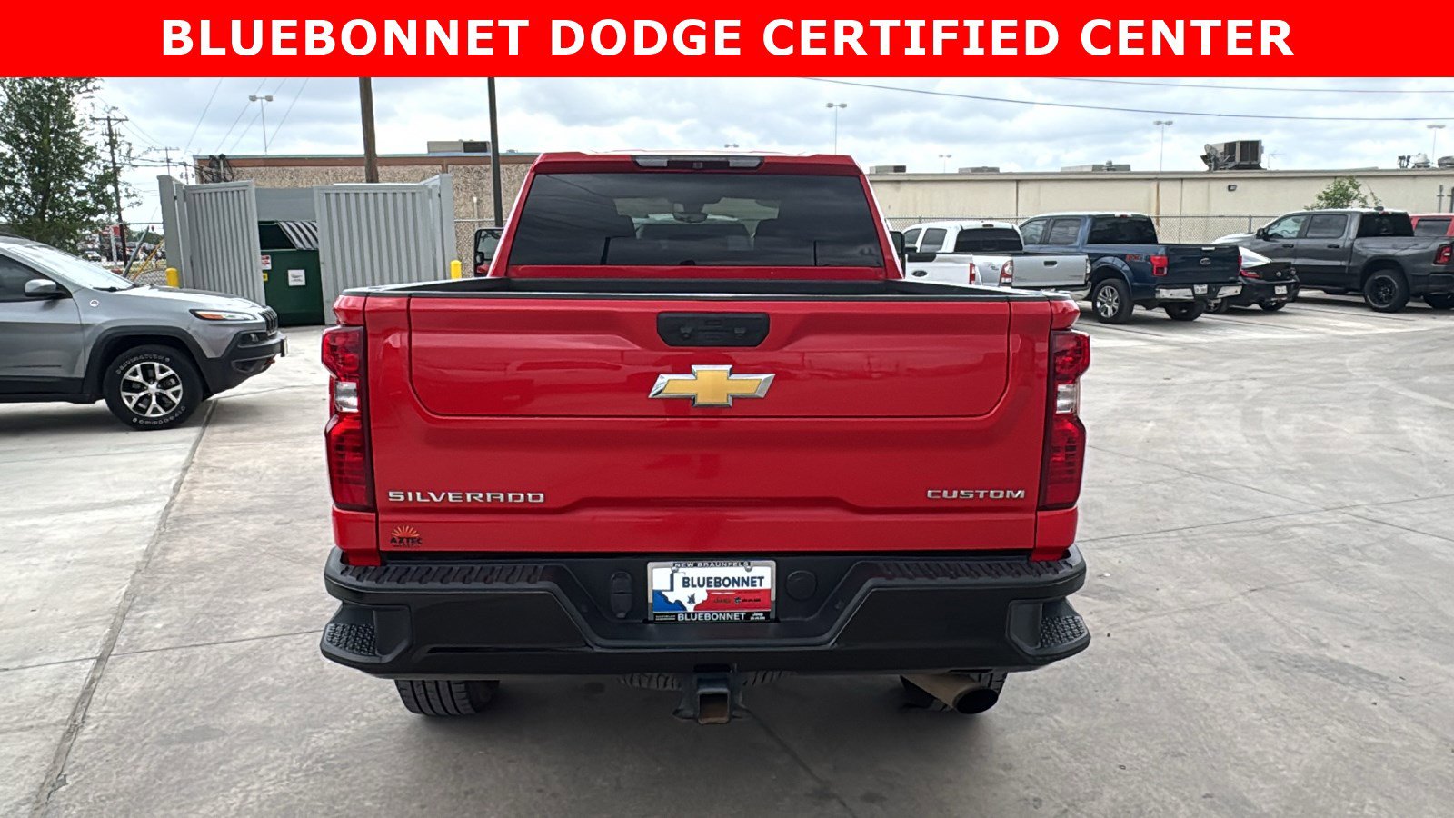 Used 2022 Chevrolet Silverado 2500 Custom w/ Custom Value Package image 6