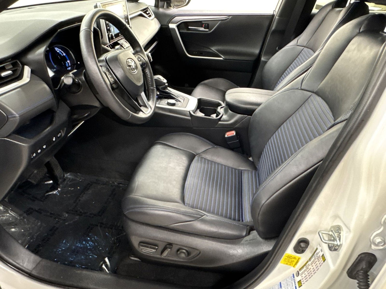 Used 2021 Toyota RAV4 XSE AWD/4WD image 16