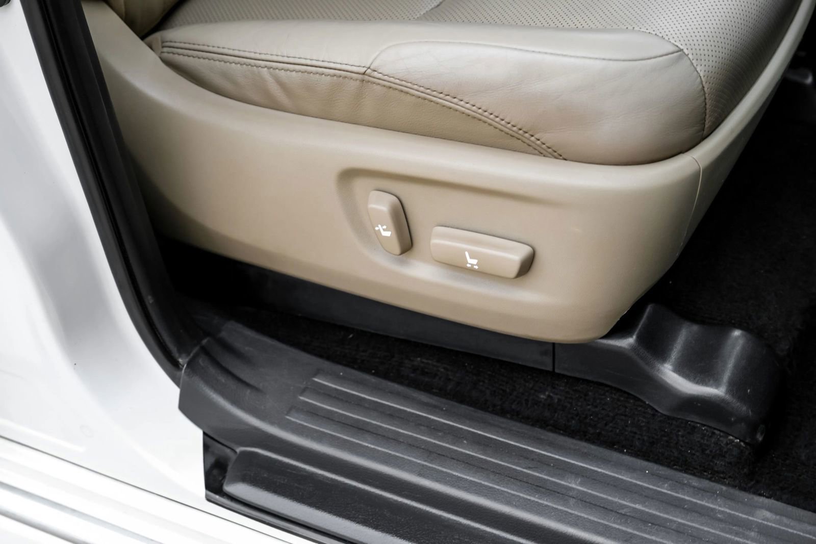 Used 2015 Toyota 4Runner Limited AWD/4WD image 40