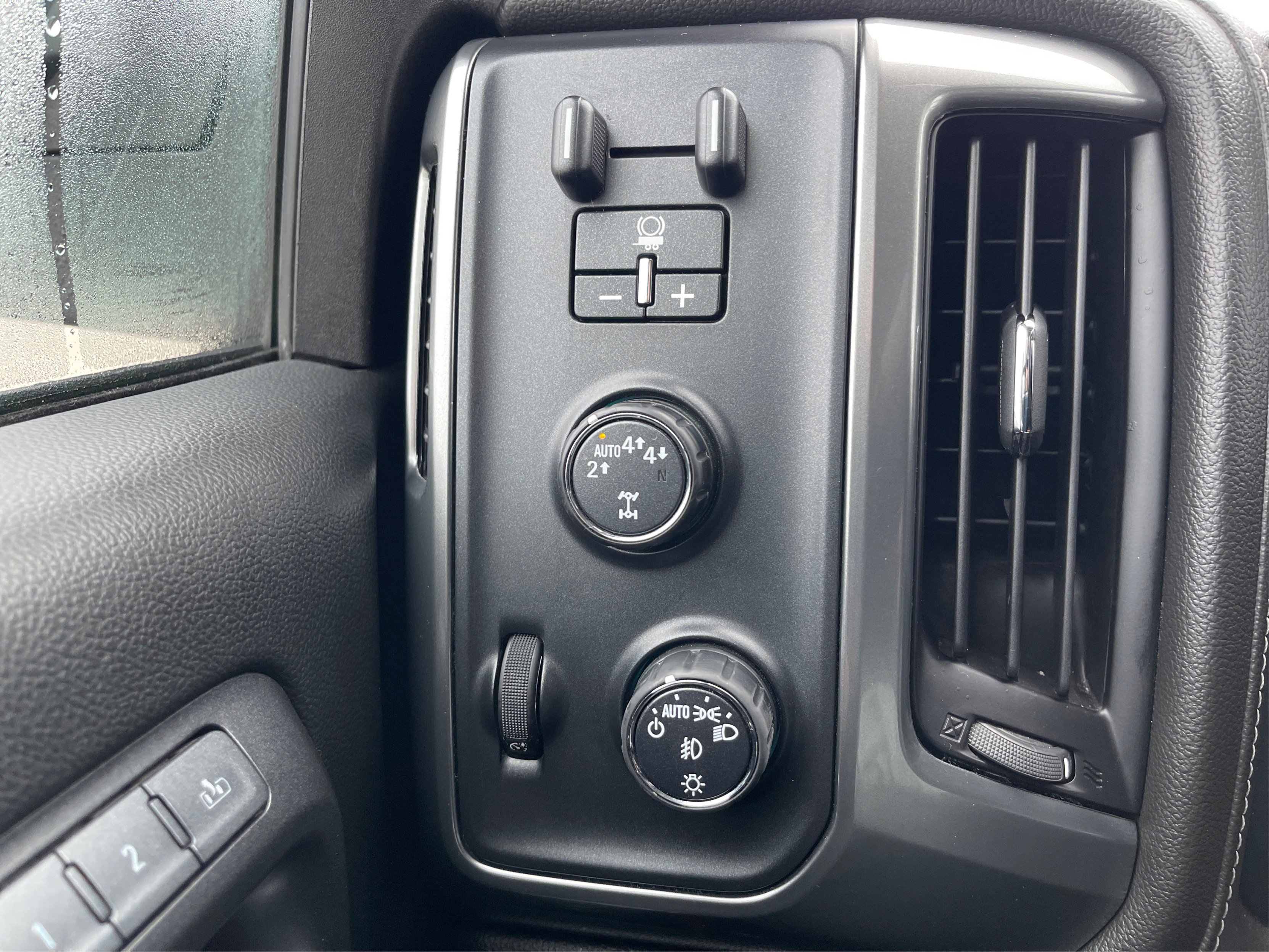 Used 2017 Chevrolet Silverado 1500 LTZ image 35