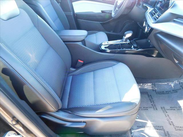 Used 2025 Chevrolet Trax LT FWD image 26