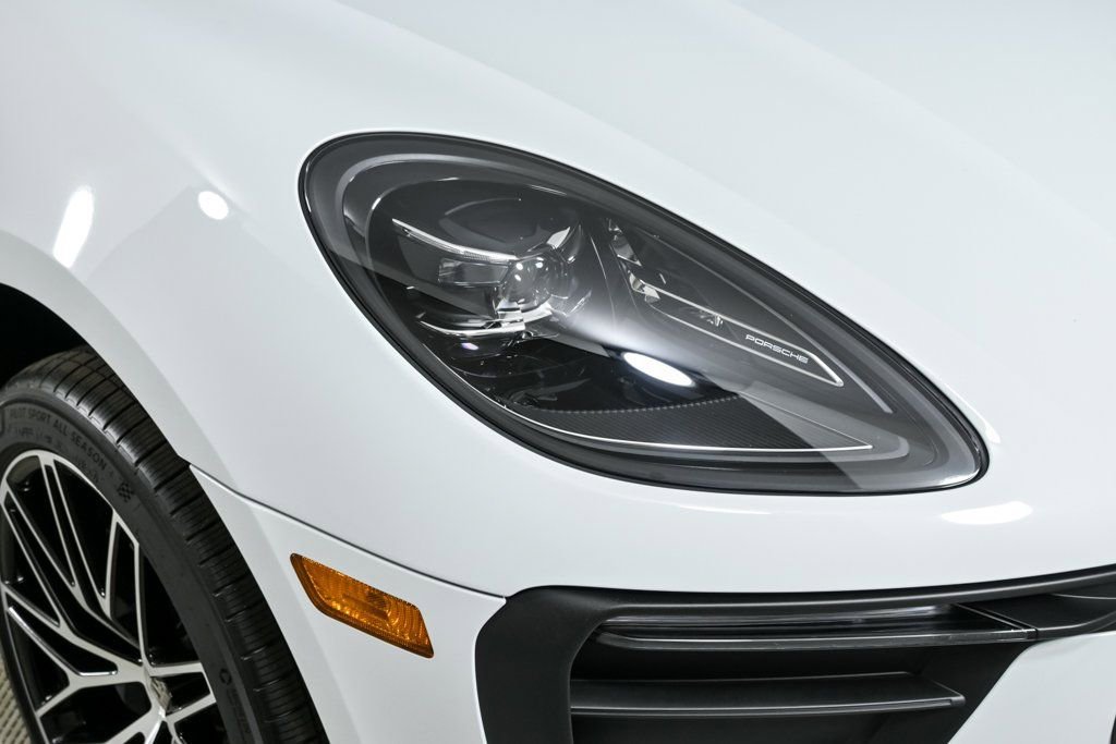 New 2026 Porsche Macan image 38